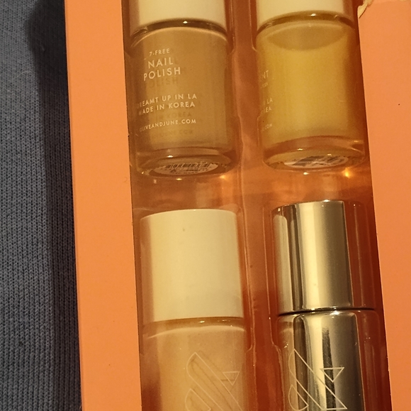 NWT! Lipgloss & Nail Polish Set - Picture 5 of 9